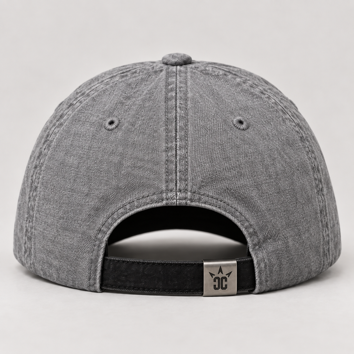 Casquette Classic Logo CROWNED BY CHAOS gris chiné, vue arrière avec détail du fermoir métallique