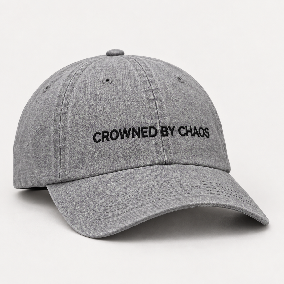 Casquette Classic Logo CROWNED BY CHAOS gris chiné, vue de trois quarts